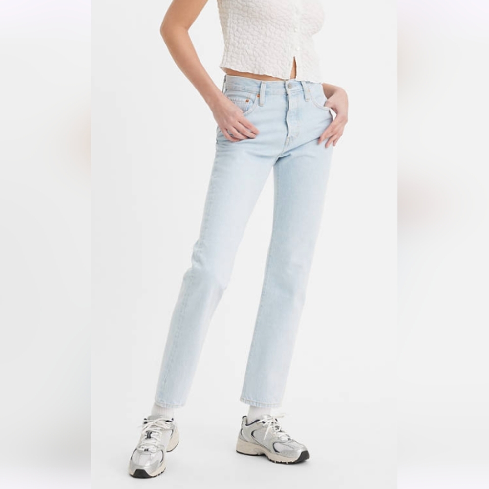 EUC LEVIS 501 STRAIGHT LEG HIGH WAISTED JEANS